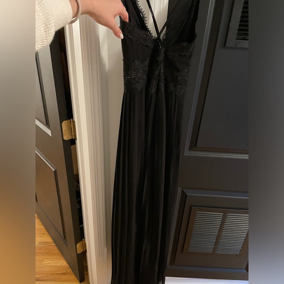 Lulus - Romantic Intentions Black Lace Pleated Backless Maxi Dress - Picture 12 of 13